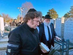 milei esta en nueva york para agradecer su triunfo electoral ante la tumba de rebe lubavitch milei esta en nueva york para agradecer su triunfo electoral ante la tumba de rebe lubavitch