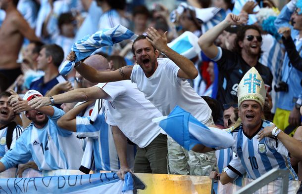 Las brasileñas locas por los hinchas argentinos