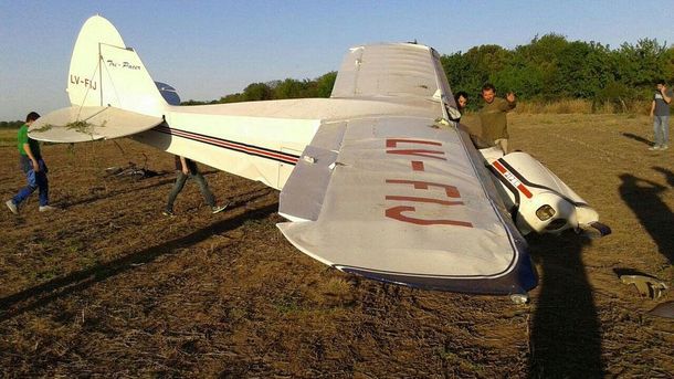 Milagro En C Rdoba Cay Una Avioneta Pero Sus Ocupantes Salieron Ilesos