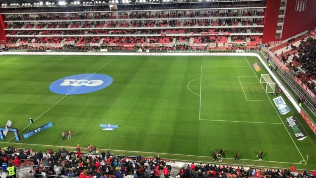 Intoxicación en Berazategui prohíben puestos de comida en la cancha de