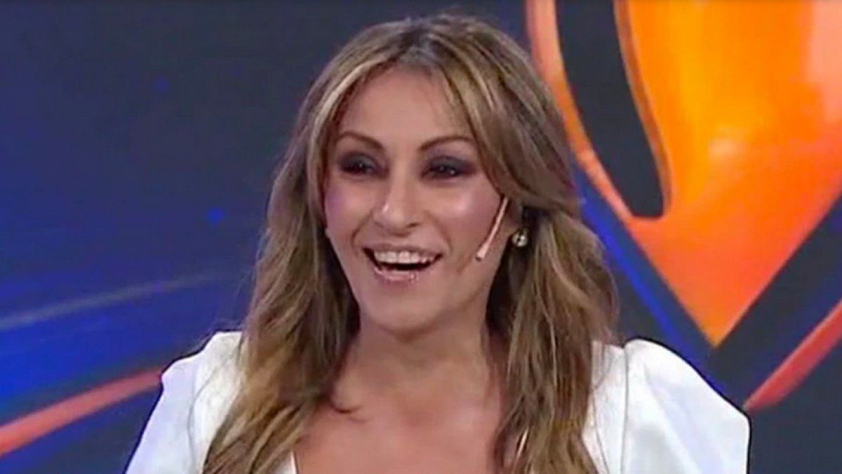 Marcela Tauro Condujo Intrusos Memes Y Reacciones