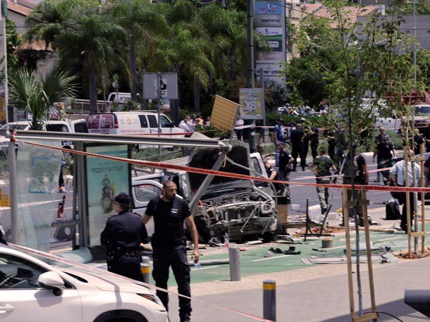 Tel Aviv Siete Heridos Por Un Ataque Palestino Con Un Auto Y Un Arma