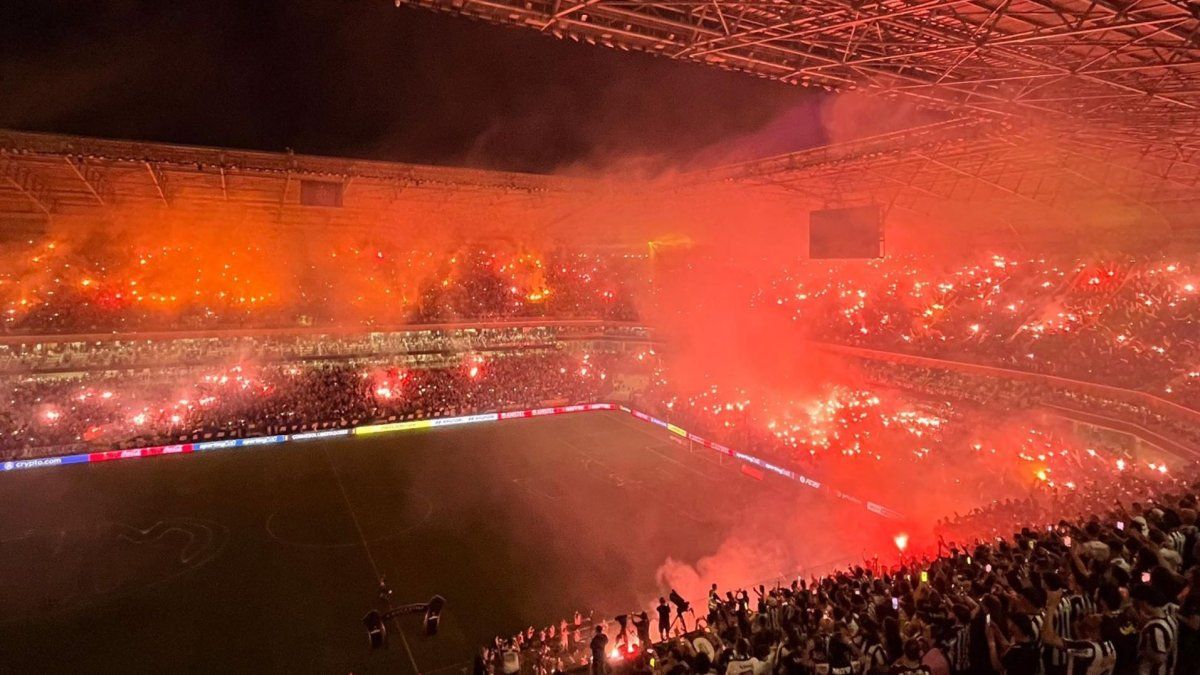 El Impresionante Recibimiento De Los Hinchas Del Atl Tico Mineiro Antes