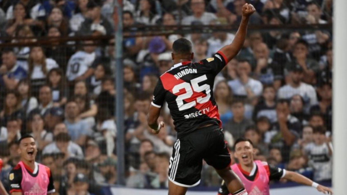 El Tremendo Golazo De Rond N En El Triunfo De River