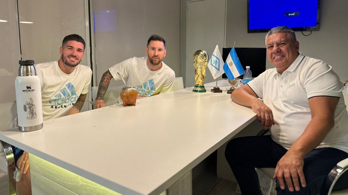 A Puro Mate El Mensaje De Chiqui Tapia Junto A Messi Y De Paul En La