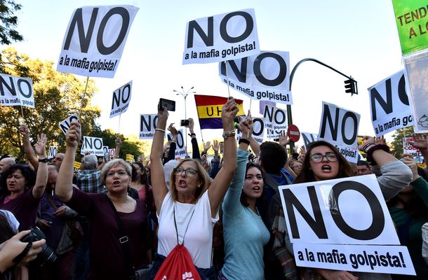 Miles de personas se manifestaron en contra de la reelección de Rajoy