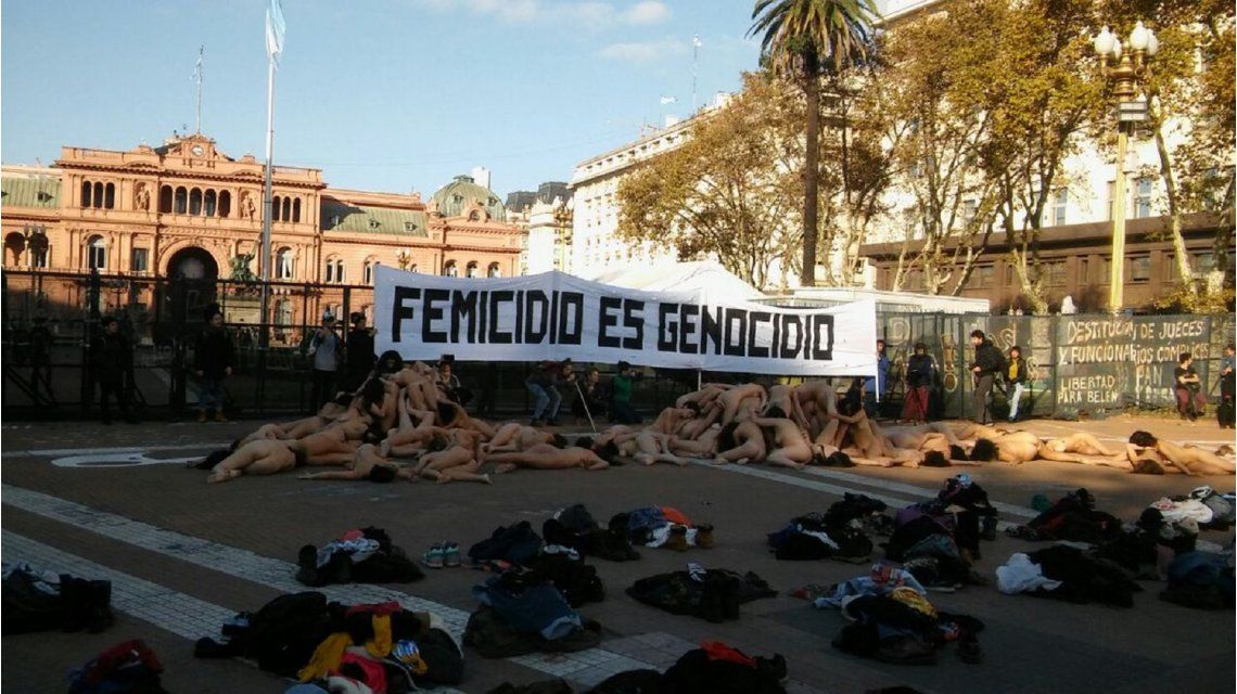 Mujeres Se Desnudaron Por Completo Para Denunciar Que Femicidioesgenocidio