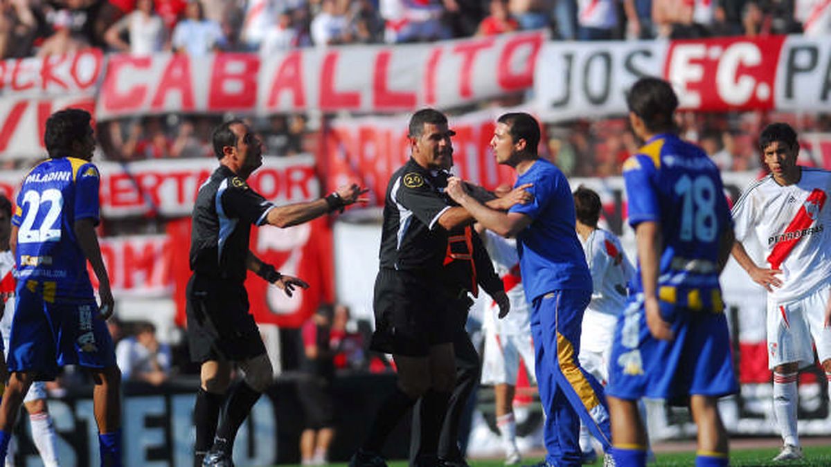 Los polémicos fallos de Lunati dirigiendo a River