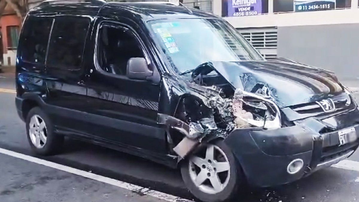 Insólito choque en Chacarita un conductor alcoholizado embistió a un