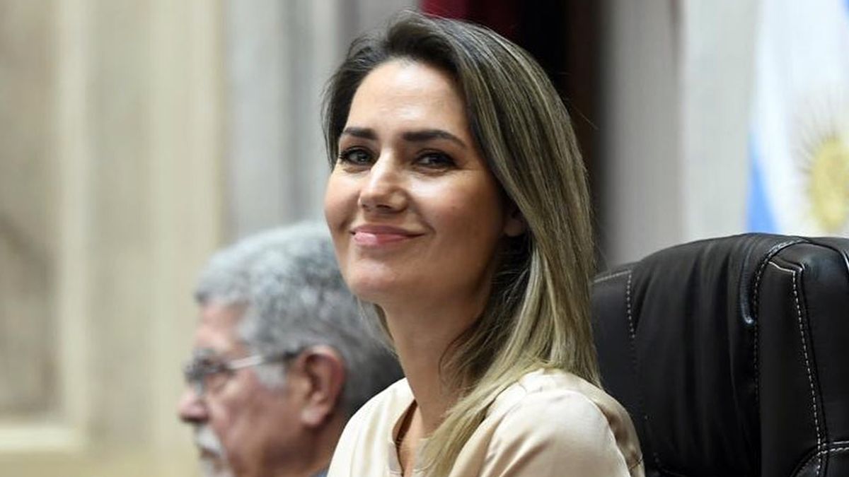 Carolina Losada No Quiere Que Le Bajen El Sueldo Como Senadora Ganaba