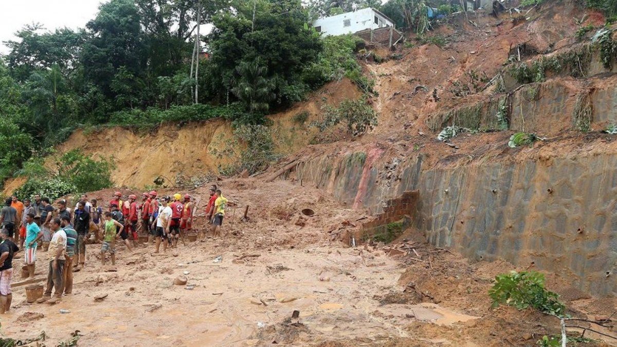 Ascienden A 100 Los Muertos Por Las Lluvias Torrenciales En El Noreste