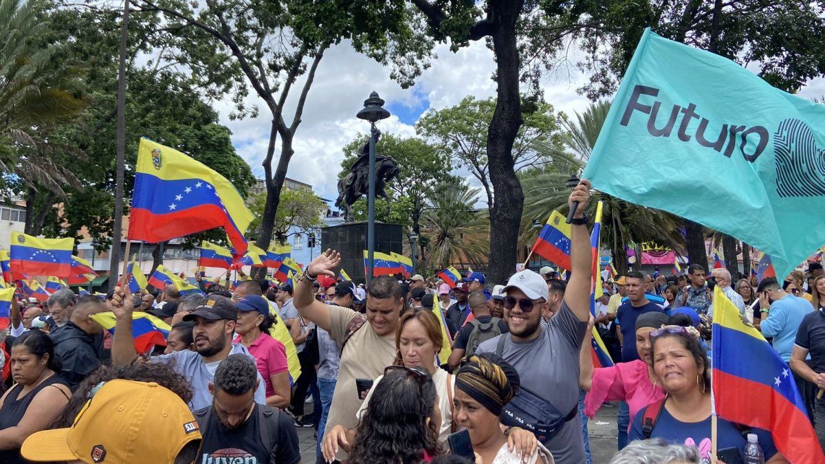 Masiva Marcha Opositora En Venezuela Tras Las Elecciones Muestren La