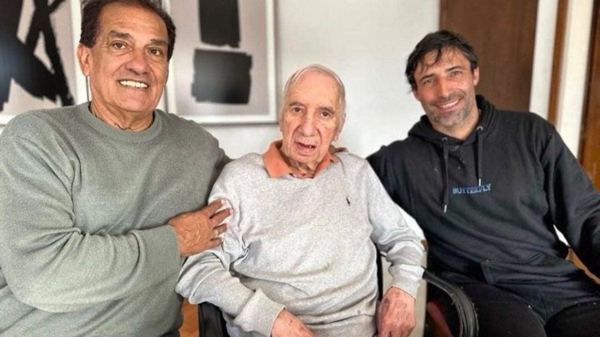 Reapareció Carlos Bilardo la foto con dos ex Estudiantes que se volvió