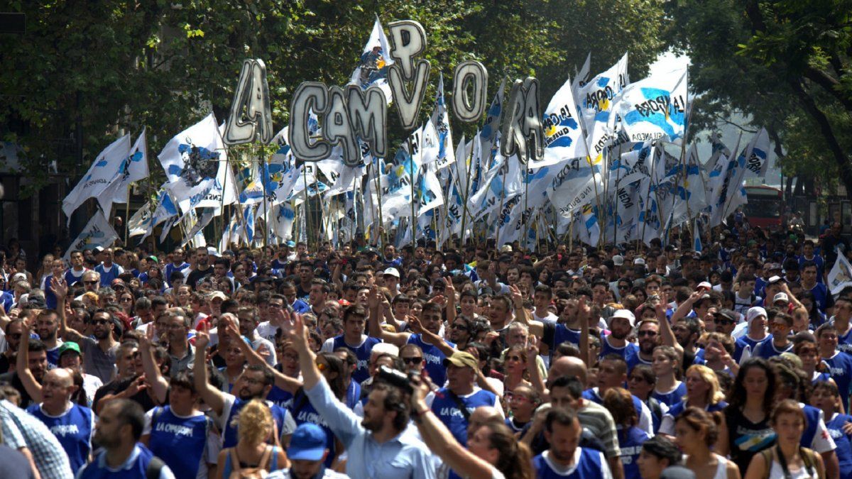 La C Mpora Marcha Desde La Esma A Plaza De Mayo Por El D A De La Memoria