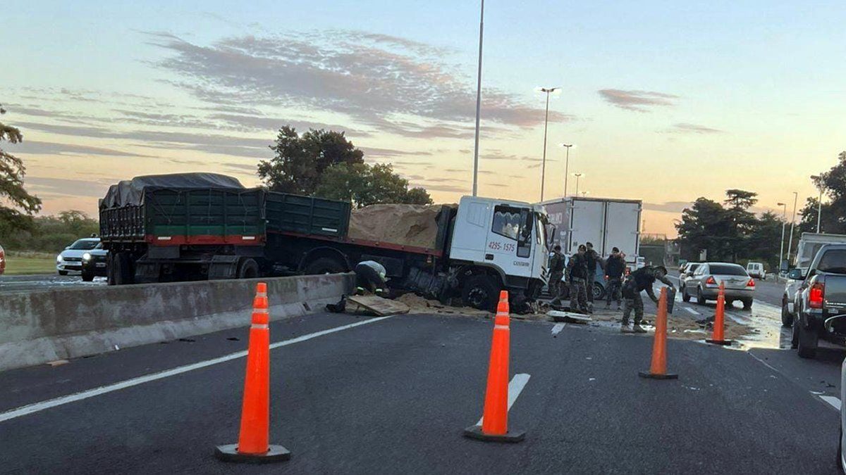 Caos En La Autopista Riccheri Por Un Fuerte Choque