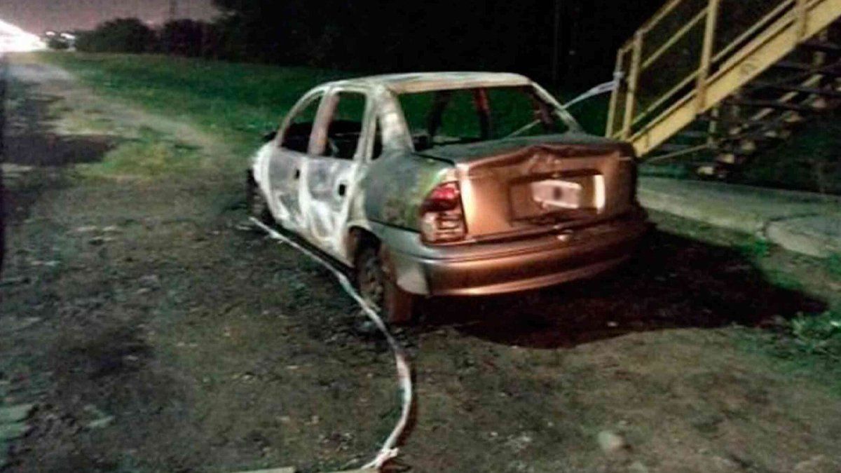 Horror Encontraron A Un Hombre Calcinado Dentro De Un Auto