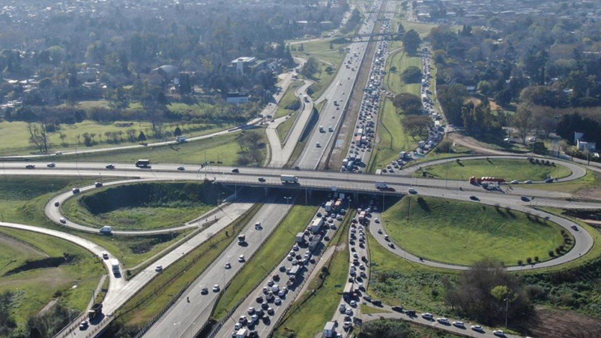 Choque múltiple en la Autopista del Oeste tres heridos y demoras