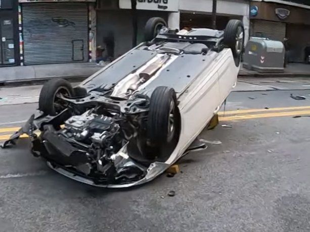 Impresionante Choque Y Vuelco En Plena Avenida Santa Fe