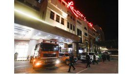 Bomberos en el acceso al hotel casino de la masacre Bomberos en el acceso al hotel casino de la masacre