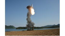 Corea del Norte lanzó otro misil al Mar de Japón - Imagen de archivo Corea del Norte lanzó otro misil al Mar de Japón - Imagen de archivo