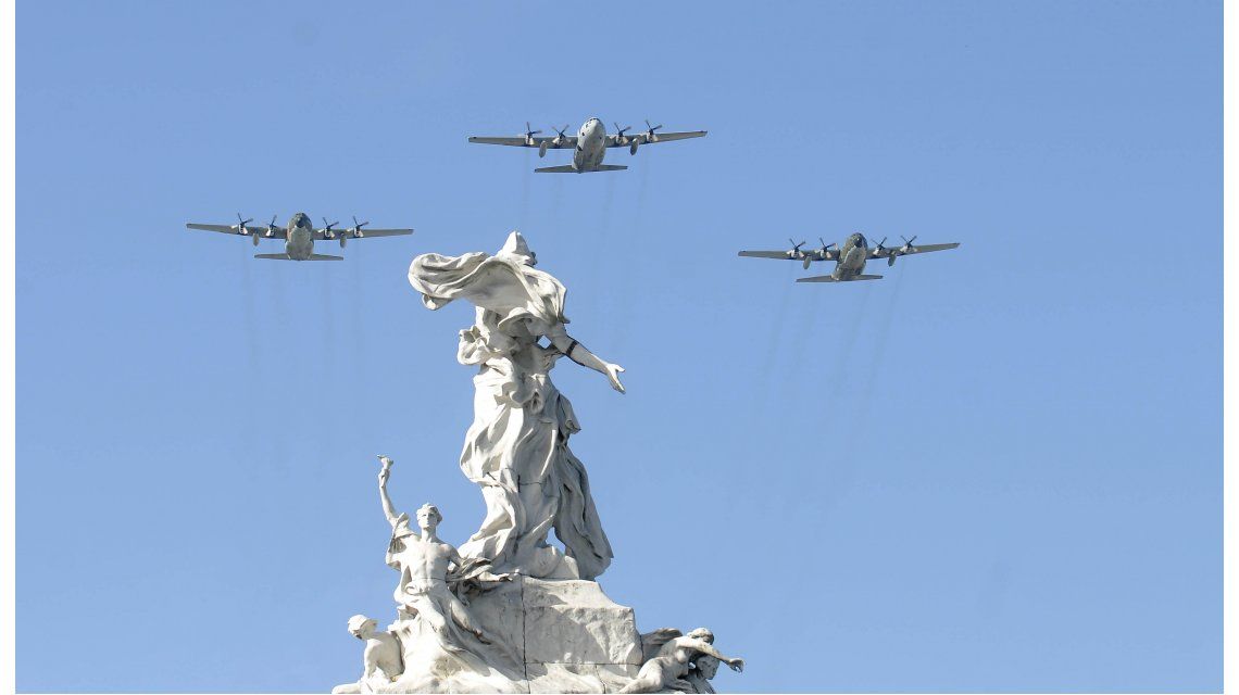 El desfile militar por el 25 de Mayo El desfile militar por el 25 de Mayo