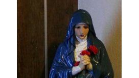 Conmoción por la virgen que llora sangre en Paraná Conmoción por la virgen que llora sangre en Paraná