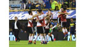 Los jugadores de River festejan el final del Superclásico en el que superaron a Boca por 3 a 1. Los jugadores de River festejan el final del Superclásico en el que superaron a Boca por 3 a 1.