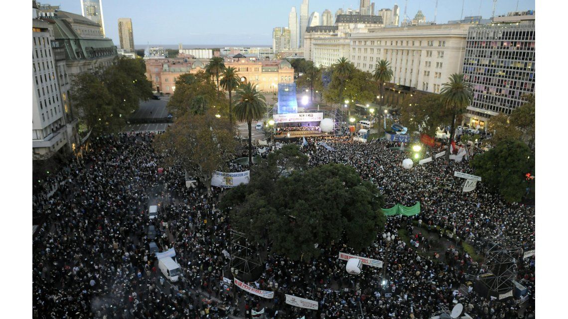 Masiva marcha en Plaza de Mayo Masiva marcha en Plaza de Mayo