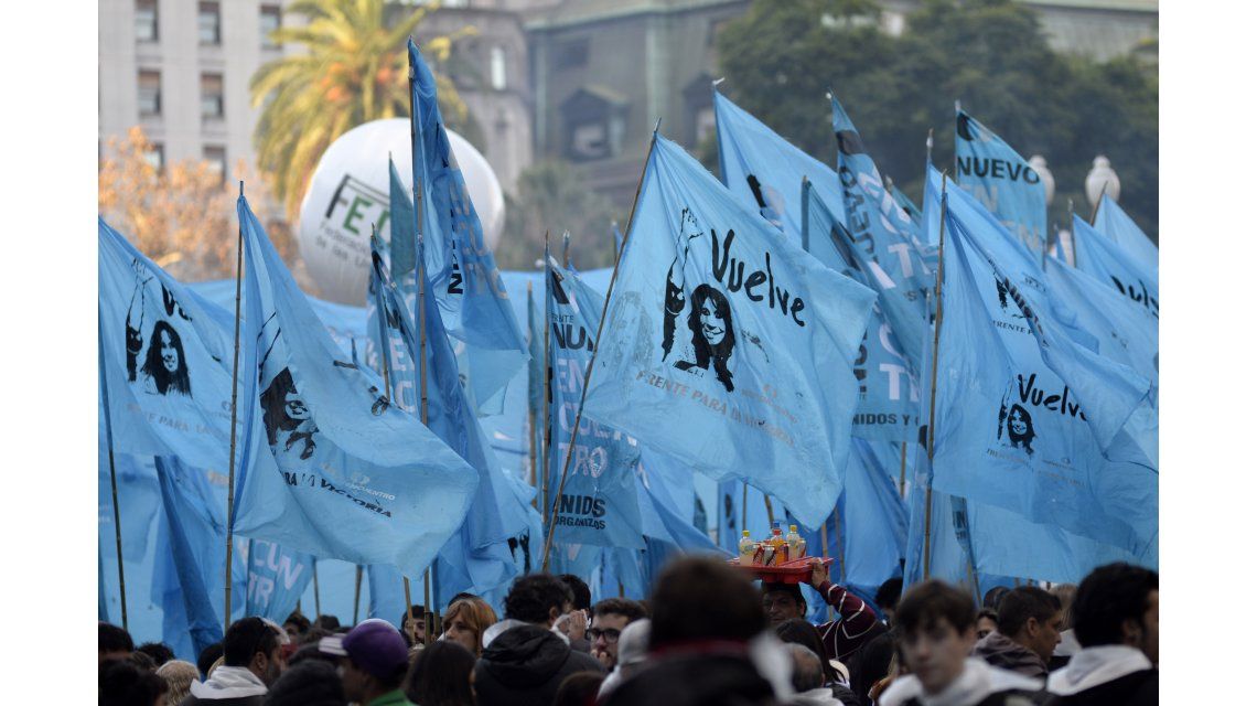 Masiva marcha en Plaza de Mayo Masiva marcha en Plaza de Mayo