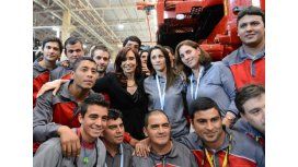 Cristina, con trabajadores de Fiat Cristina, con trabajadores de Fiat