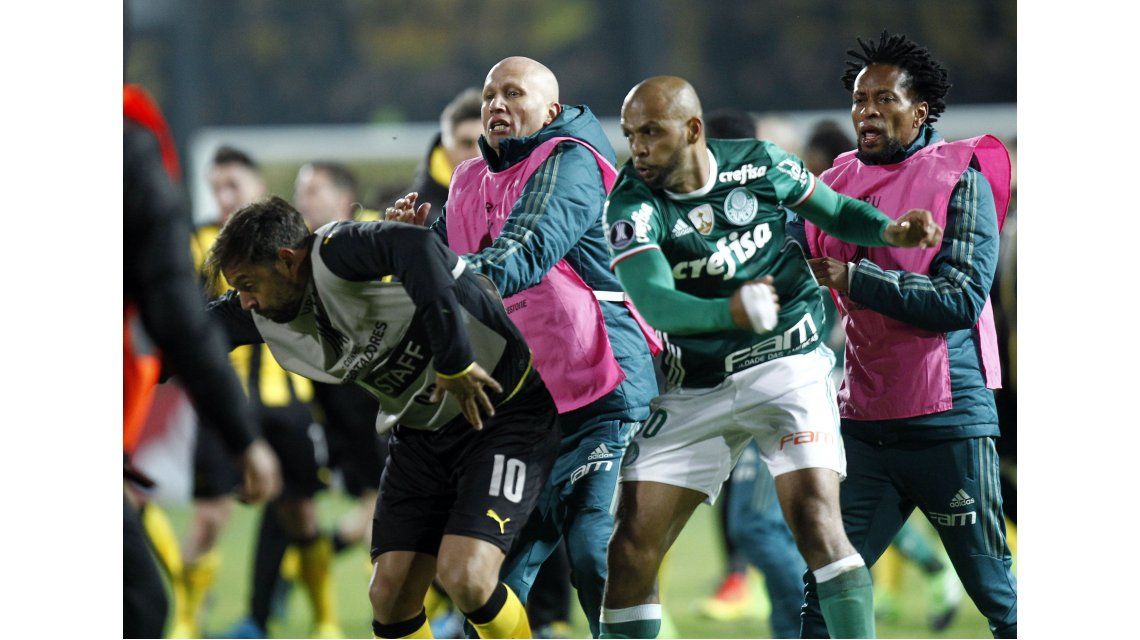 Felipe Melo golpeó a Matías Mieres Felipe Melo golpeó a Matías Mieres
