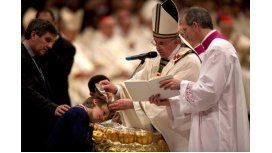 El papa Francisco bautizará a 11 personas en la Vigilia Pascual El papa Francisco bautizará a 11 personas en la Vigilia Pascual