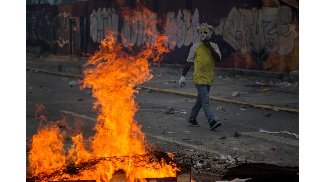 Las calles de Venezuela están envueltas en llamas Las calles de Venezuela están envueltas en llamas