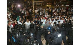 Repudio de políticos y sindicalistas por el ataque a los docentes Repudio de políticos y sindicalistas por el ataque a los docentes
