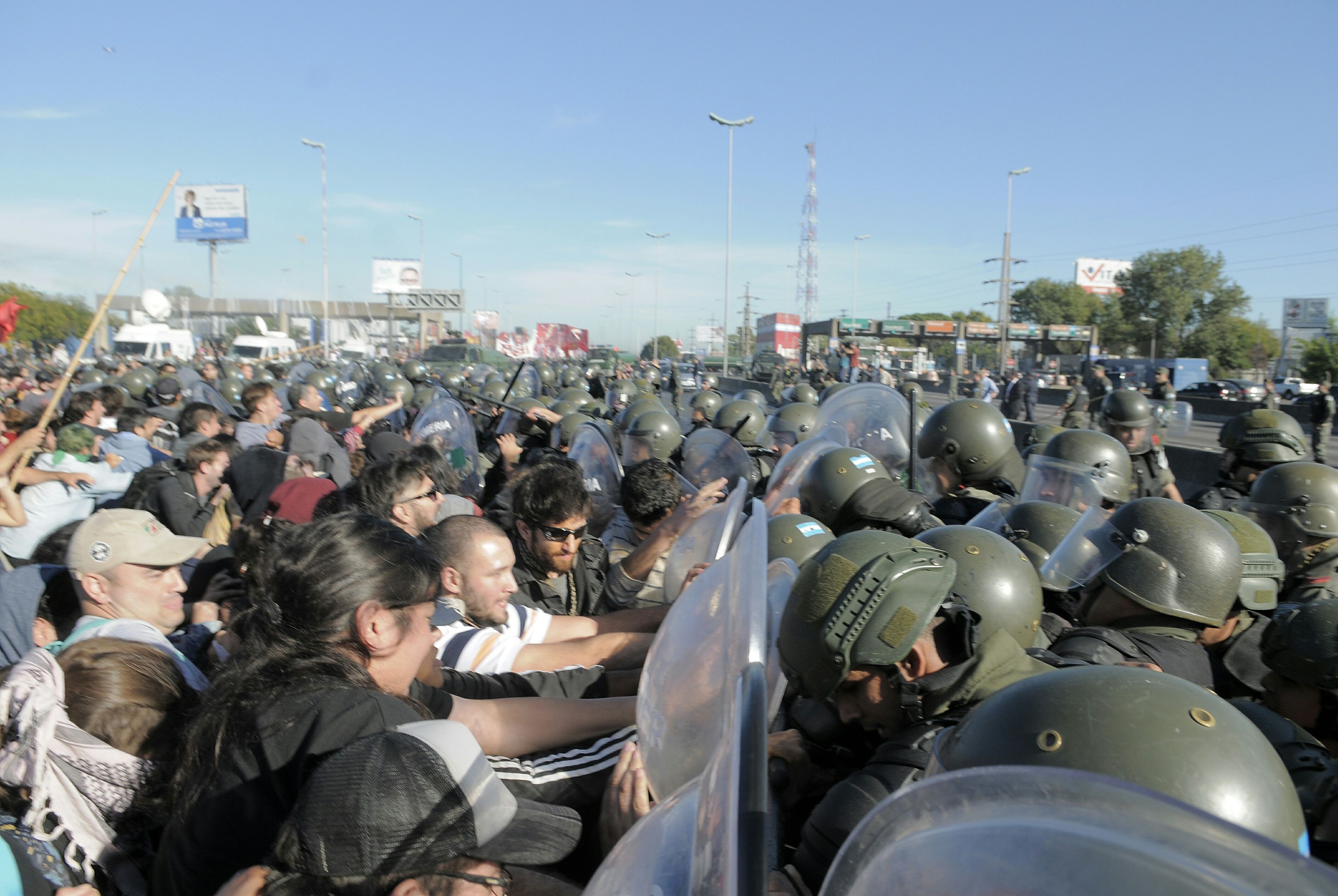 Represión En Panamericana Gendarmería Desalojó A Los Trabajadores Paro Nacional 0771