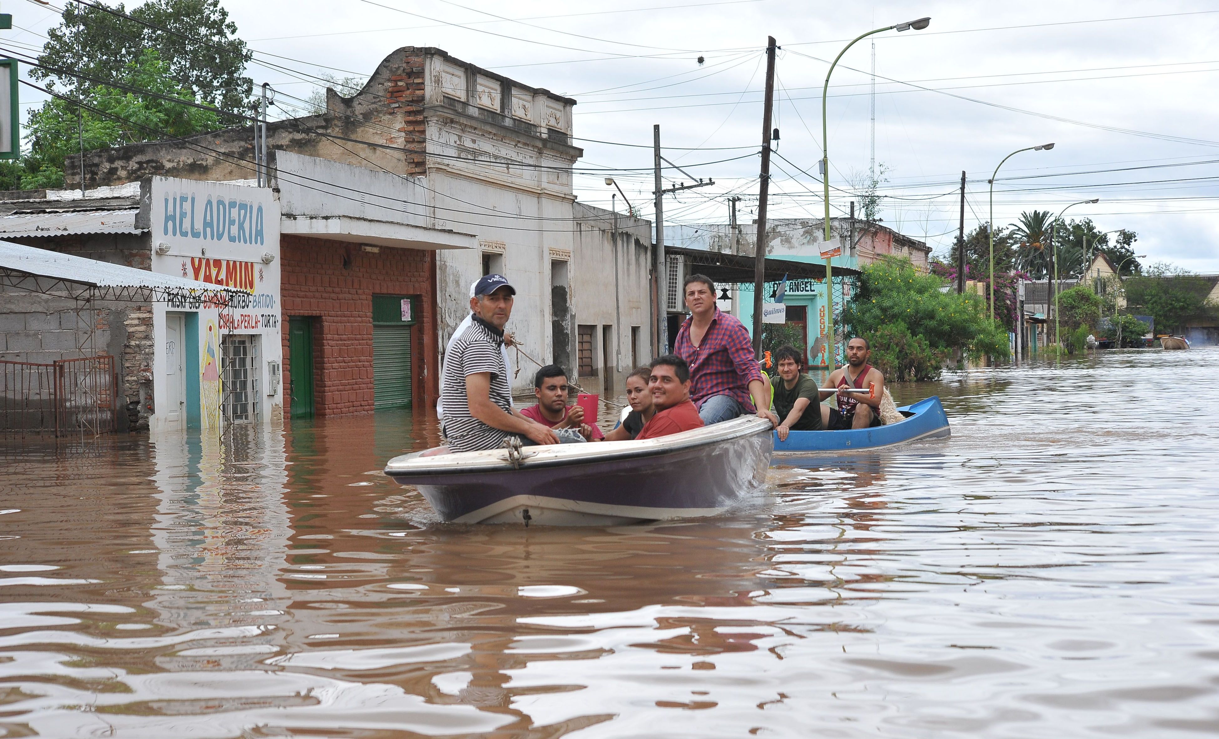 Unas 15 mil personas permanecen evacuadas por el temporal  Inundaciones