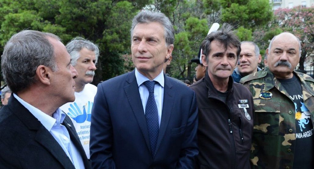 Macri recibe a ex combatientes de Malvinas en Olivos