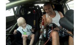 Marcos Di Palma con su hijo en un auto de TC Marcos Di Palma con su hijo en un auto de TC