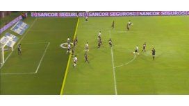 Así le llegaba la pelota al Chino Rojas para marcar el segundo gol de River Así le llegaba la pelota al Chino Rojas para marcar el segundo gol de River