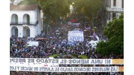 Miles de mujeres se acercan al Congreso por la marcha Miles de mujeres se acercan al Congreso por la marcha