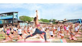 El yoga cerró la jornada. Fue el momento de relax luego del esfuerzo del running y de la adrenalina del sup (Foto: Diego Yiorio) El yoga cerró la jornada. Fue el momento de relax luego del esfuerzo del running y de la adrenalina del sup (Foto: Diego Yiorio)