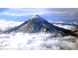 Hallaron muerto al andinista que había caído por una grieta del volcán Lanín Hallaron muerto al andinista que había caído por una grieta del volcán Lanín
