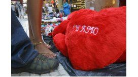 Un peluche con un Te Amo, típico regalo de San Valentín Un peluche con un Te Amo, típico regalo de San Valentín