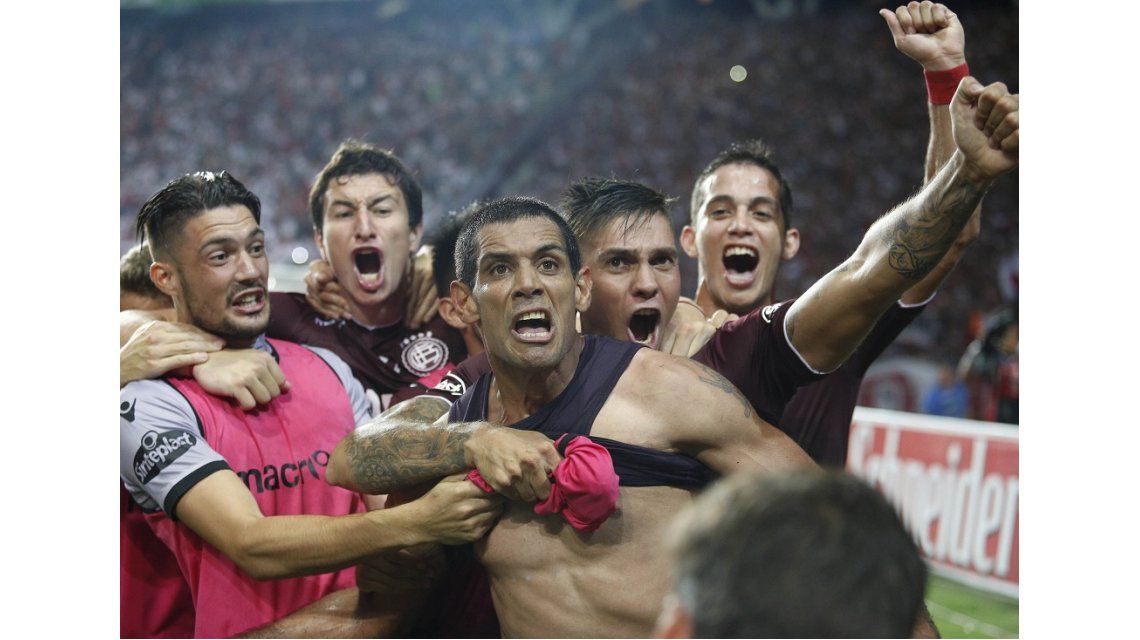 Lanús derrotó a River y se quedó con la Supercopa Lanús derrotó a River y se quedó con la Supercopa