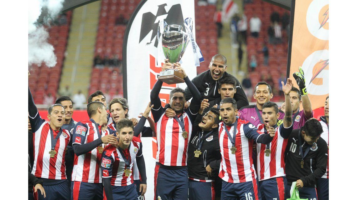 Festejo de Chivas al ganarle el Duelo de Gigantes a Boca Festejo de Chivas al ganarle el Duelo de Gigantes a Boca