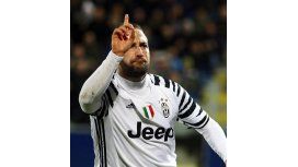 Higuaín sigue siendo blanco de insultos para los napolitanos Higuaín sigue siendo blanco de insultos para los napolitanos