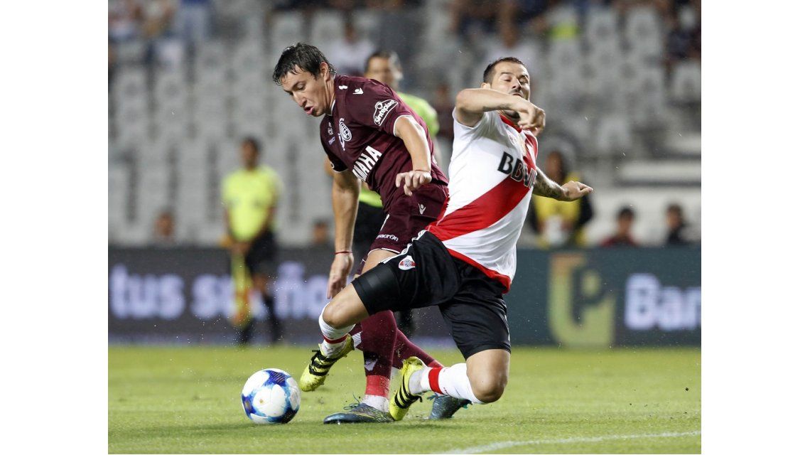 Lanús derrotó a River y se quedó con la Supercopa Lanús derrotó a River y se quedó con la Supercopa