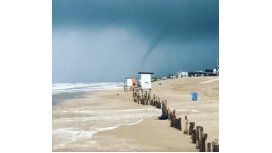 Una tromba marina en la costa de Pinamar Una tromba marina en la costa de Pinamar