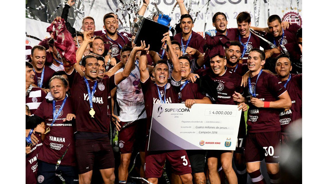 Lanús le ganó a River y se quedó con la Supercopa Argentina Lanús le ganó a River y se quedó con la Supercopa Argentina