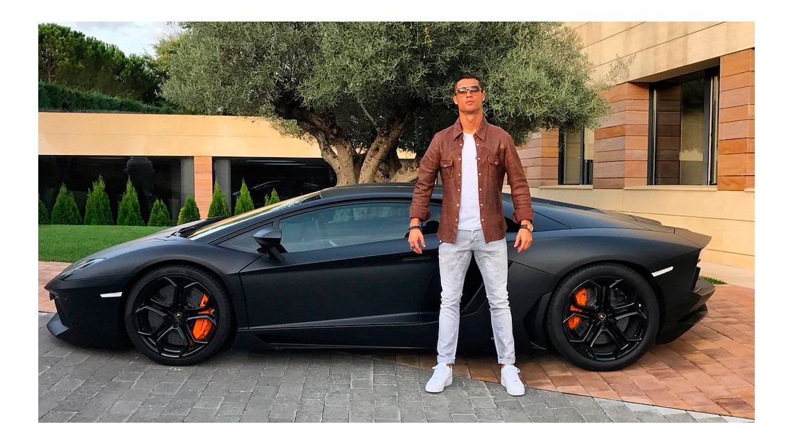 Cristiano Ronaldo abandonó su Lamborghini... por un dolor en su ...